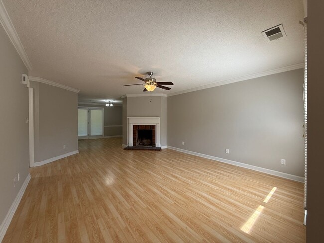 Building Photo - Spacious Two Bedroom, 2nd Floor Condo with...
