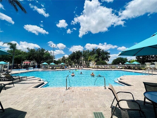 Building Photo - 2413 Silver Palm Dr