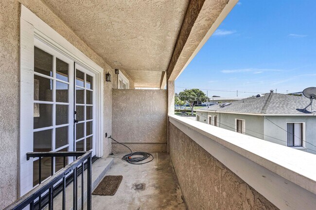 Building Photo - 203 N Lucia Ave
