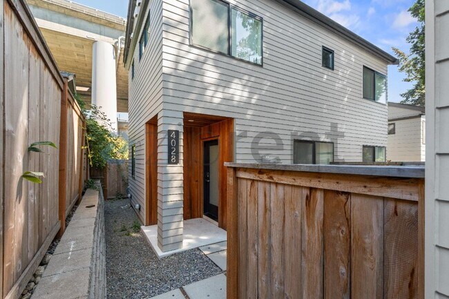 Building Photo - 4028 5th Ave NE