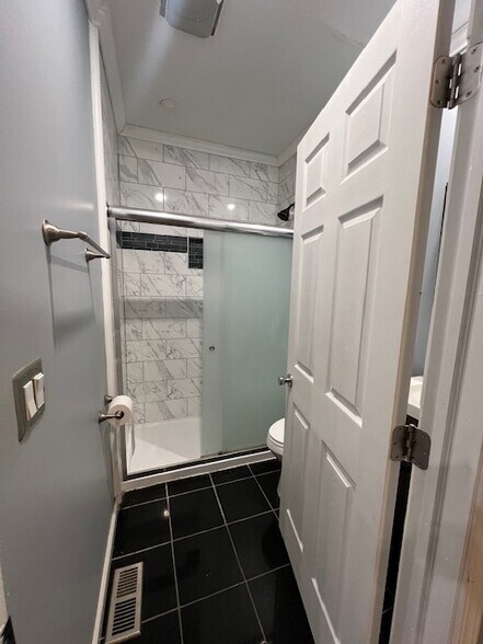 Building Photo - 215 Cherry St