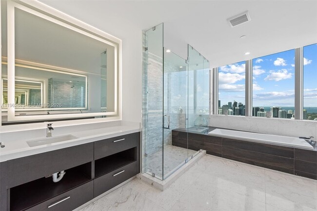 Building Photo - 851 NE 1st Ave