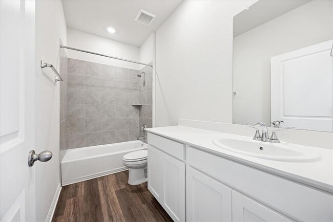 Building Photo - 5000 Hazelnut Ln