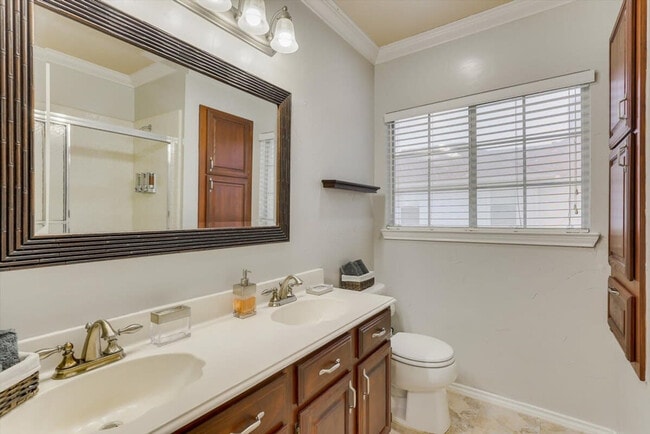 Building Photo - 7402 Brookhaven Dr