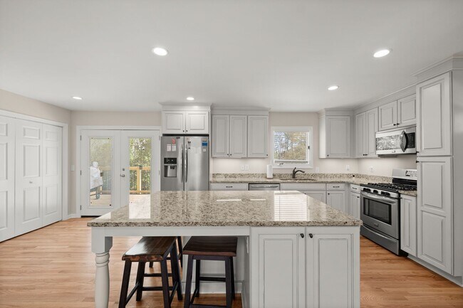 Building Photo - 3 Bedroom Lake Home In Gainesville!