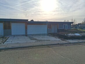 Building Photo - 4 bed, 2 bath, oversize 3 car garage for tradesmen, extra storage. tool trailers