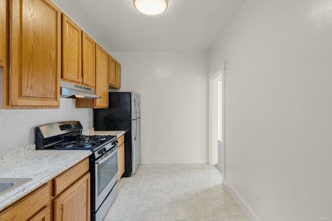 Building Photo - 3208 Anza St