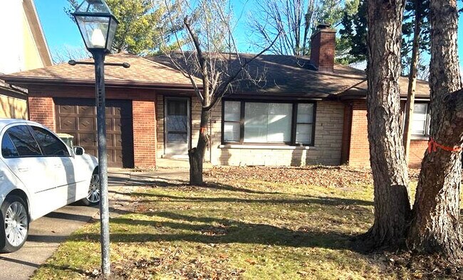 Building Photo - 6537 N Knox Ave