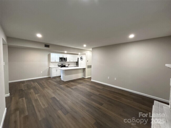 Building Photo - 5008 Sardis Rd