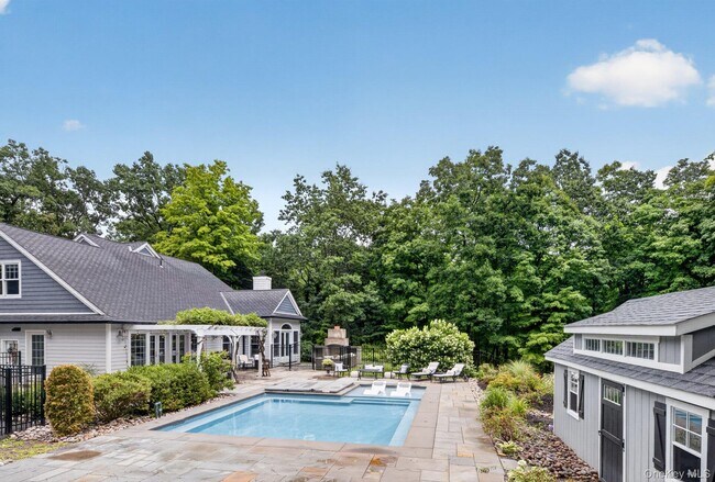 Building Photo - 11 Sky View Ct