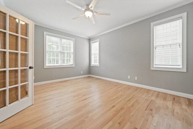 Building Photo - Gorgeous 4br/3ba Two Story House w/ Fully Fenced Backyard!