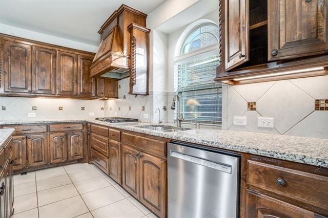 Building Photo - 13085 Llano Ave