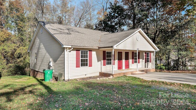 Building Photo - 3733 Oakwood Rd