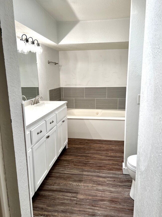 Building Photo - Beautiful 3BD 2BA Corner-Lot Home Located ...