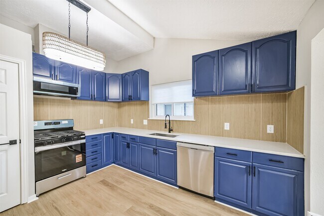 Building Photo - 10826 Thorncliff Dr