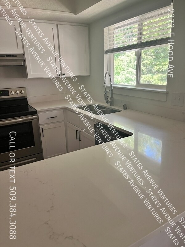 Building Photo - 2372 Hood Ave