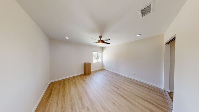 Building Photo - Newly Renovated (2022), 4BD/2BA
