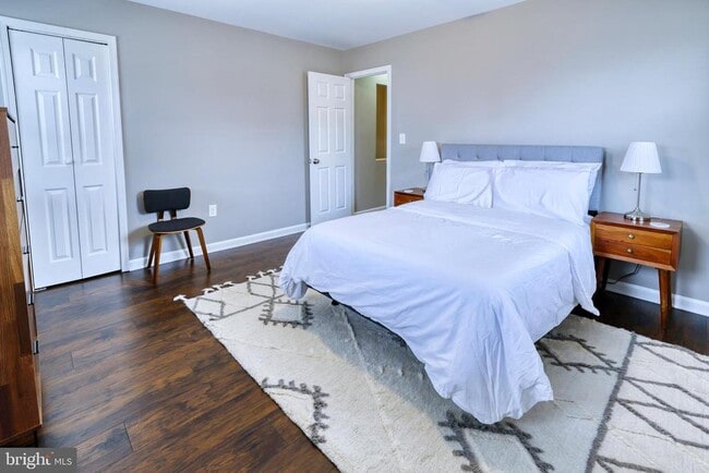 Building Photo - 4709 Jay St NE