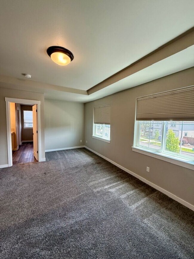 Building Photo - Beautiful 3-Bedroom Townhome in Purcell La...