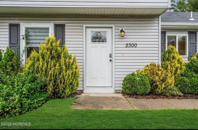 Building Photo - 2300 Oak Knoll Dr