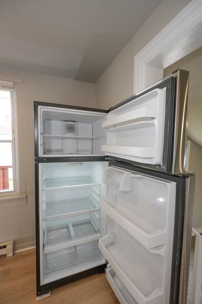 Building Photo - 334 Ann St