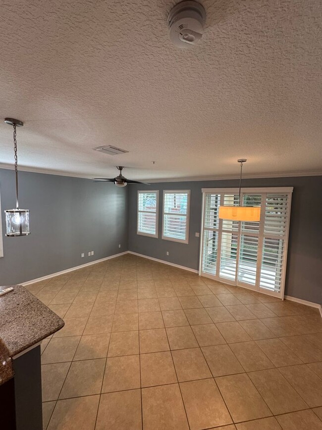 Building Photo - 3 BEDROOM. 2.5 BATHROOM TOWNHOME IN OVIEDO