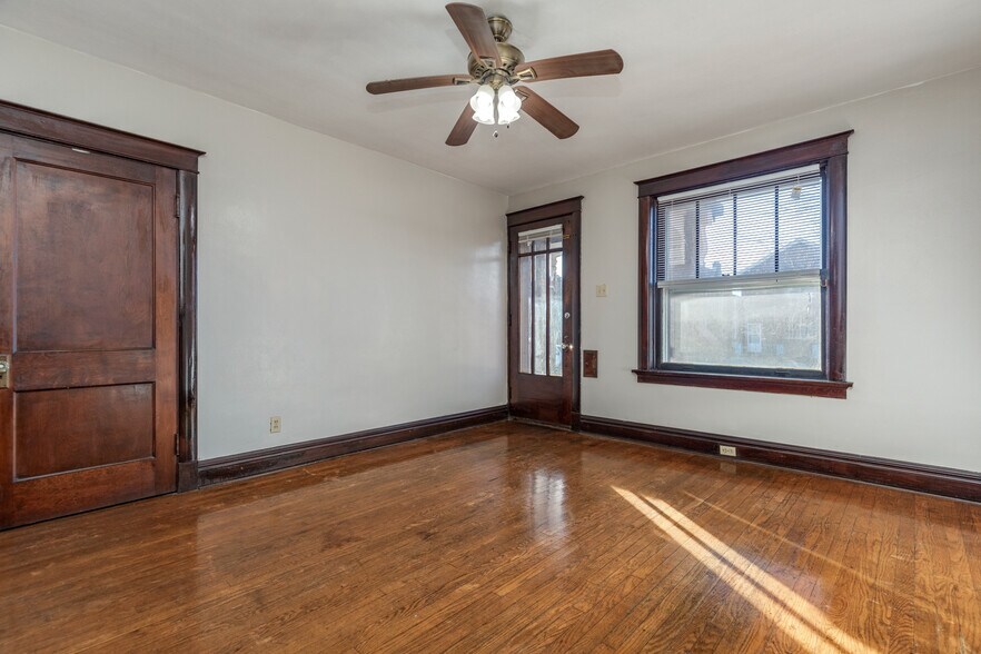 Building Photo - 3905 Dunnica Ave