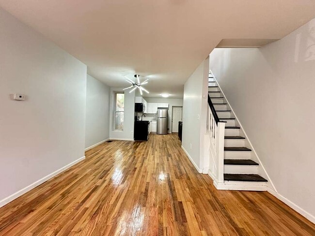 Primary Photo - 5663 Matthews St
