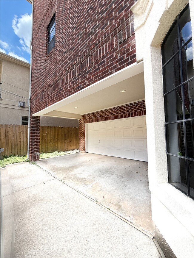 Building Photo - 1213 Dunlavy St