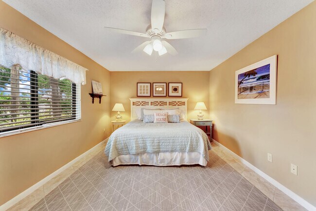Building Photo - 30 Pelican Pointe Dr