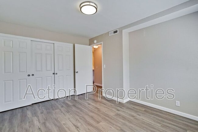 Building Photo - 297 Stonegate Cir