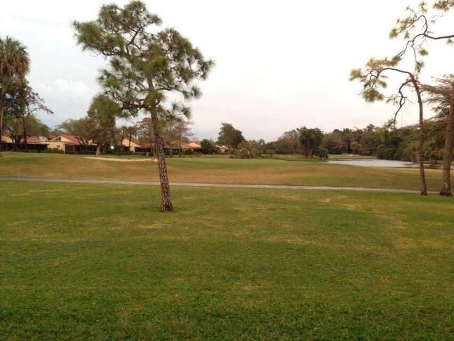 Building Photo - 8425 Casa Del Lago