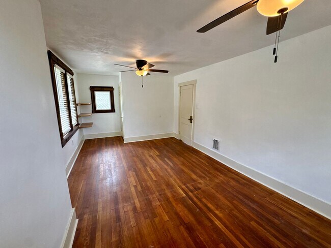 Building Photo - 309 Bellevue Rd