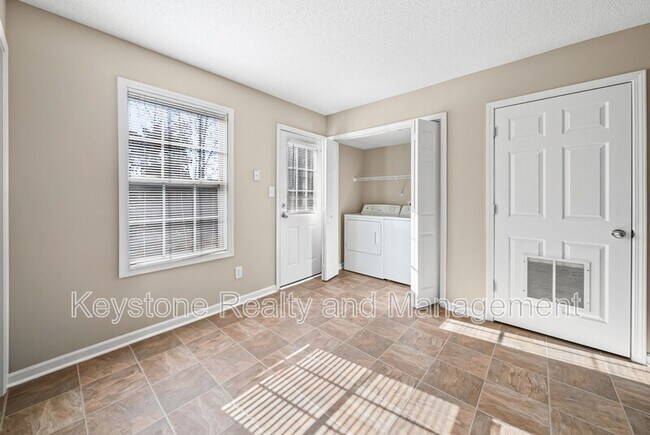 Building Photo - 816 Oak Arbor Ct