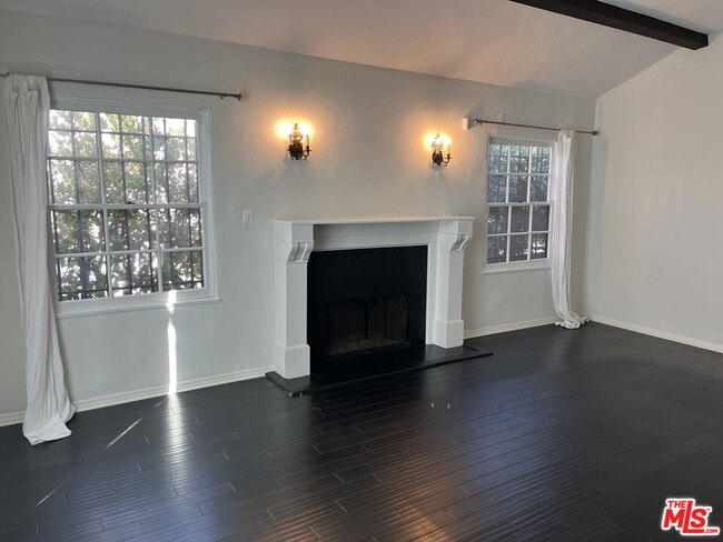 Building Photo - 622 N Formosa Ave