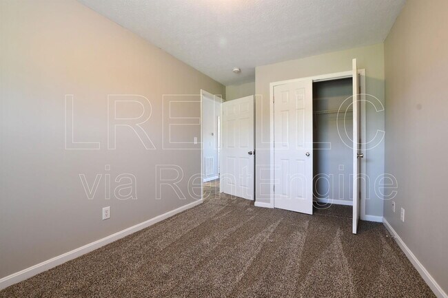 Building Photo - 300 Keeneland Dr