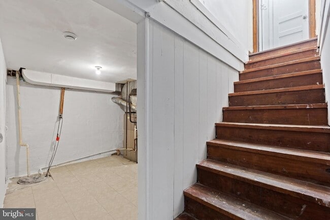 Building Photo - 4816 Woodlawn Dr