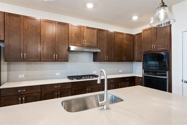 Building Photo - 801 Simmental Loop