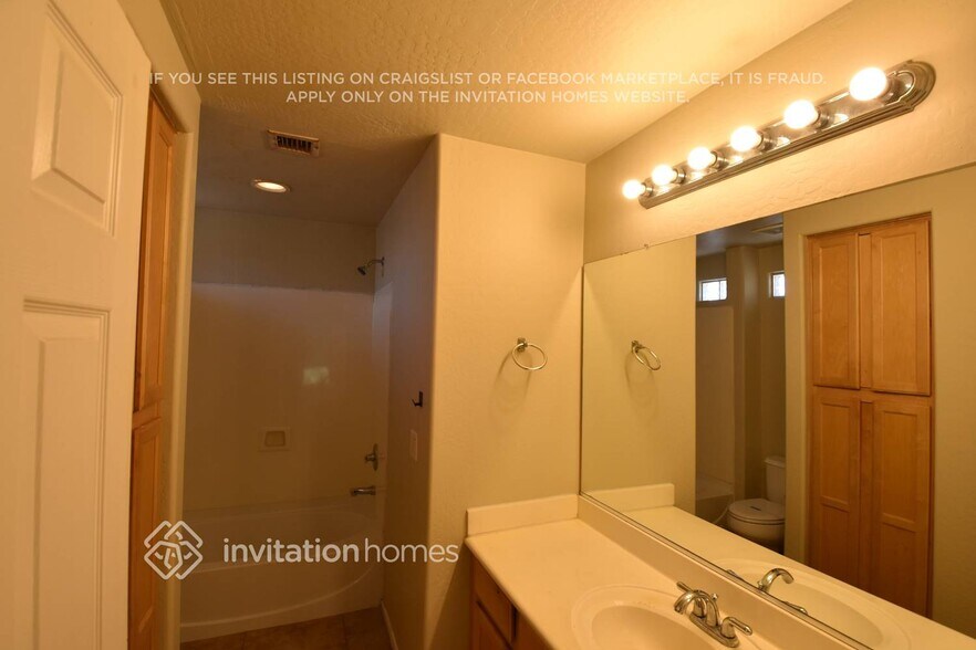 Building Photo - 7613 S 65th Ln