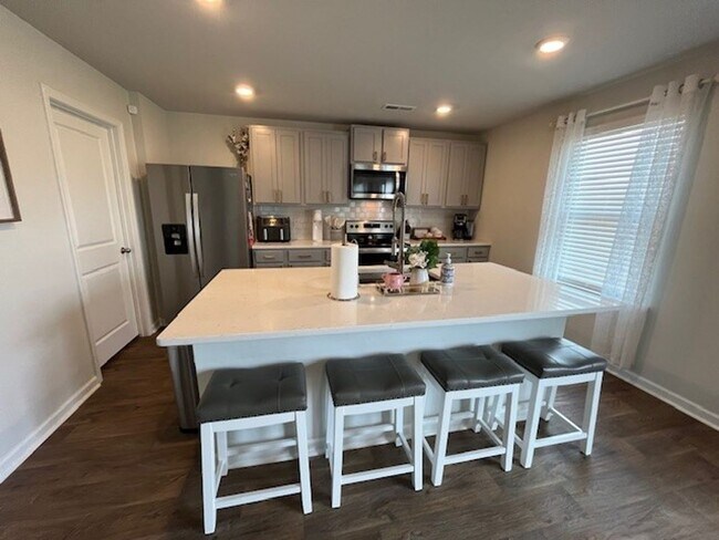 Building Photo - Discover this spacious 4-bedroom, 2.5-bath home in Winnabow, NC