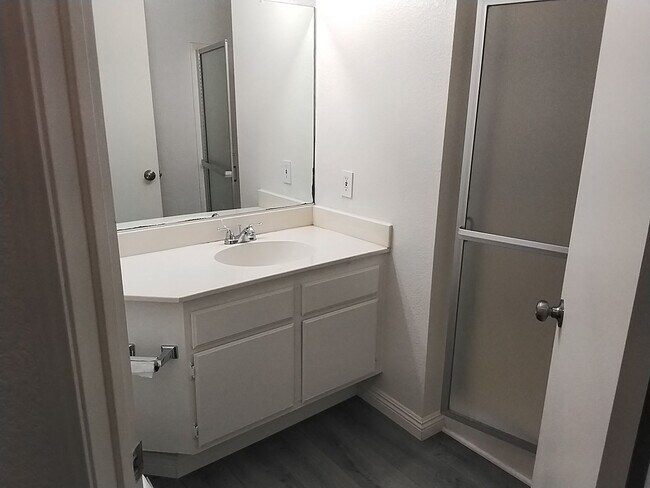 Building Photo - We know how important it is to come home to a relaxing and welcoming atmosphere! Beautiful 2 Bedr...