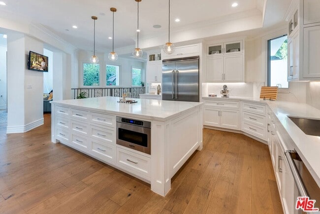 Building Photo - 345 S Saltair Ave