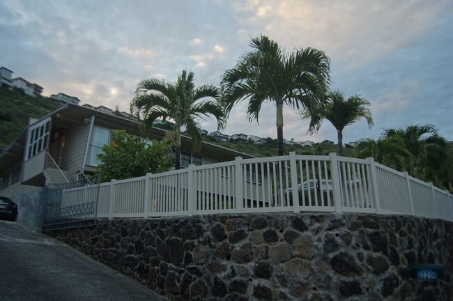 Building Photo - 1 bedroom 1 bath close to town
