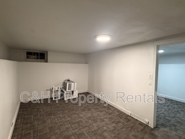 Building Photo - 631 Miles Ave