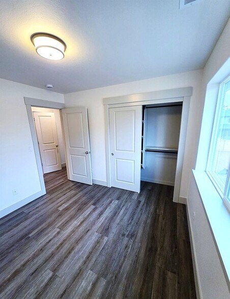 Building Photo - 1321 Oppek St NE