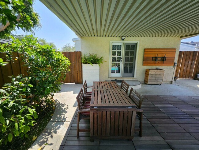 Building Photo - COMING SOON- Charming Single Family Home with Pool in Burbank