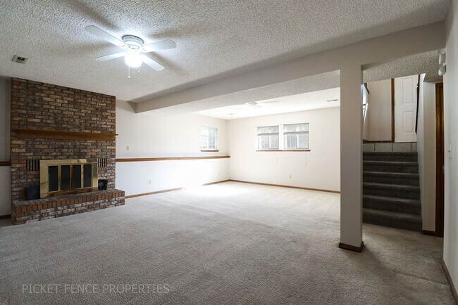 Building Photo - Beautiful 2 Story Home in Loveland