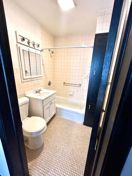 Building Photo - 4541 Camden Ave N
