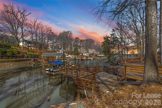 Building Photo - 280 Lakeview Shores Loop