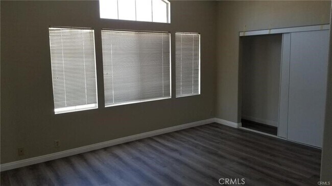 Building Photo - 424 Dylan Dr
